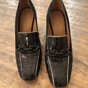 TORY BURCH JESSA HARD LOAF PUMP CROCO EMBOSSED GOLD BLOCK HEEL ITALY 8 SOLD OUT